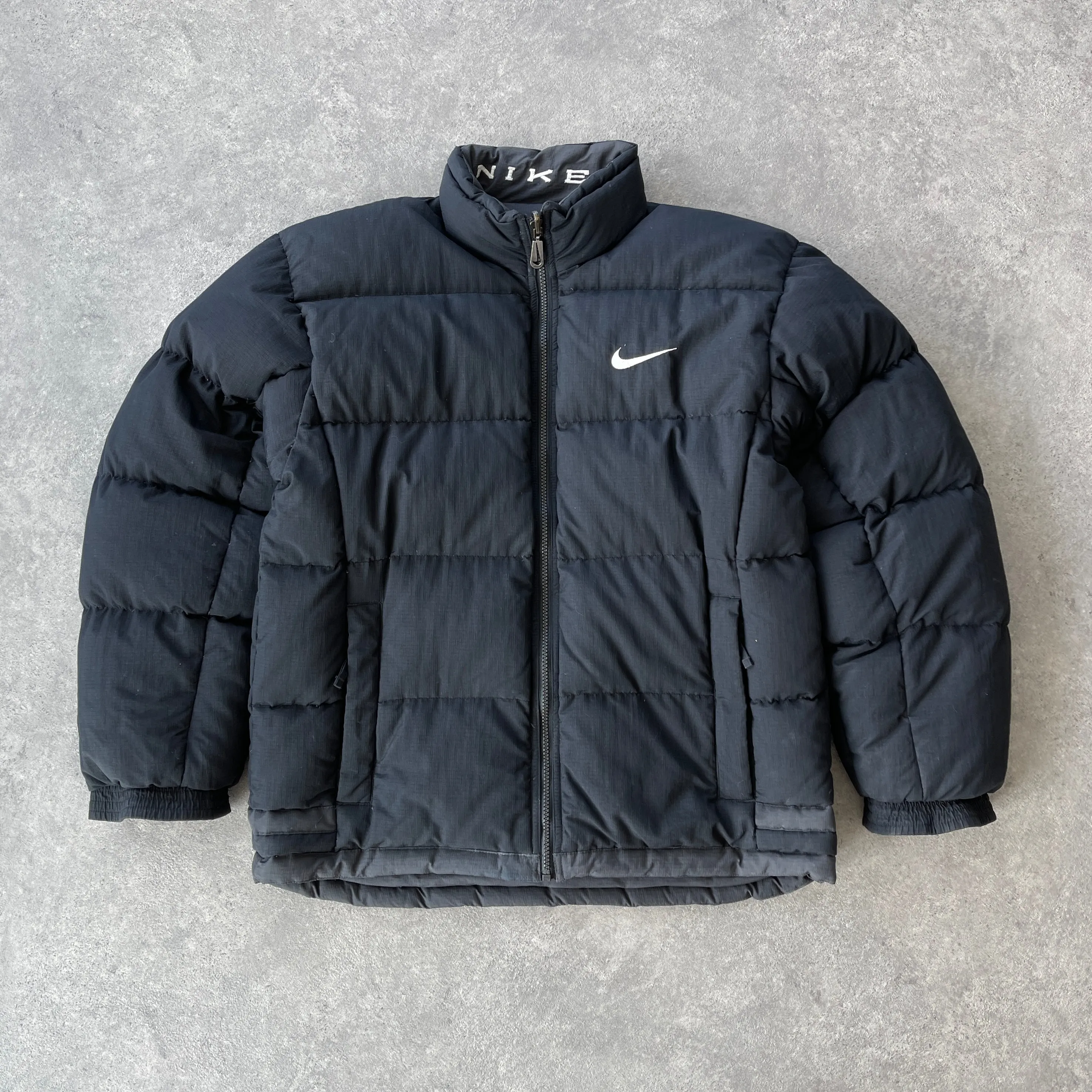 Nike 1990s reversible down fill spellout puffer jacket (M)